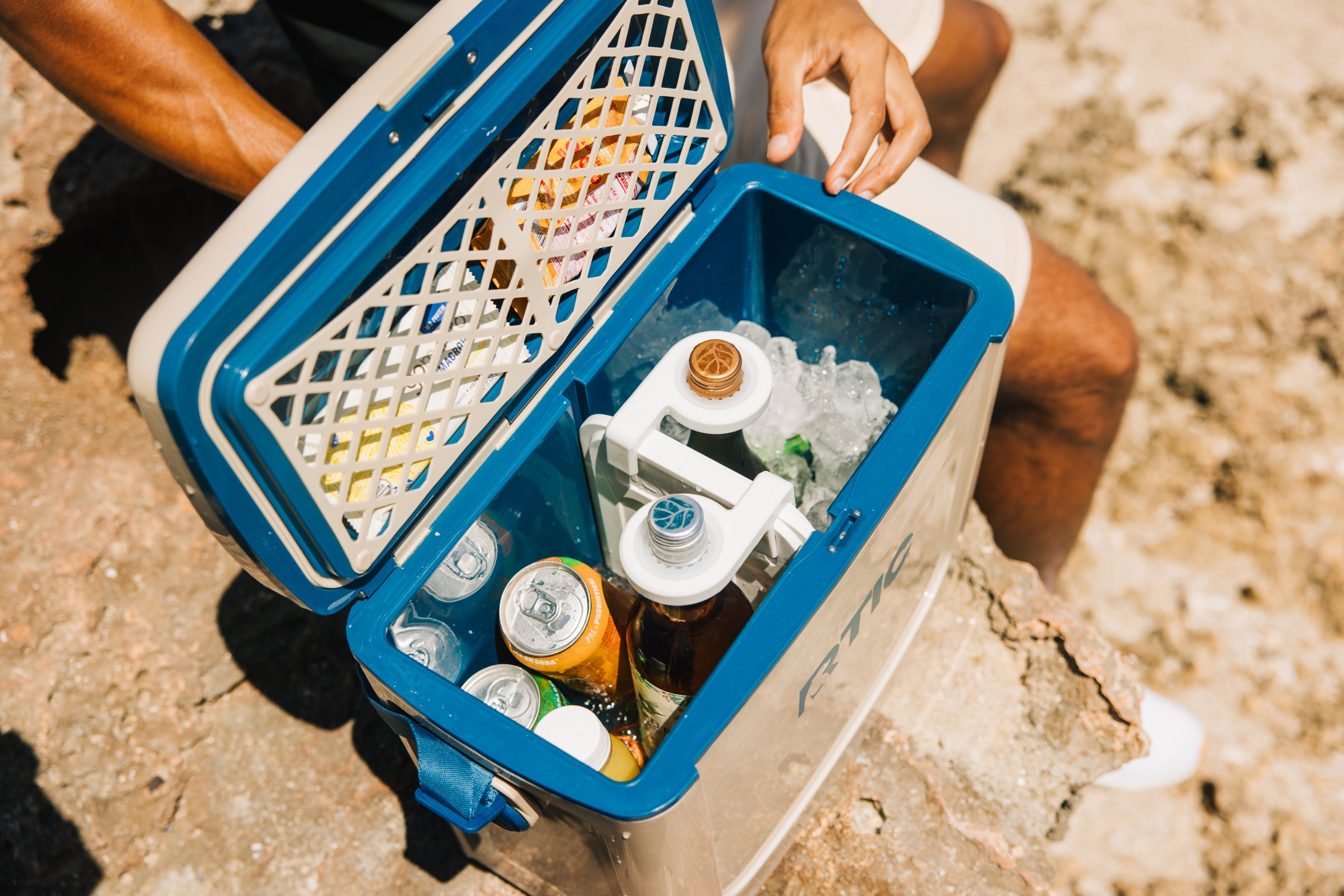 22 QT Ultra-Light Cooler (96I6)