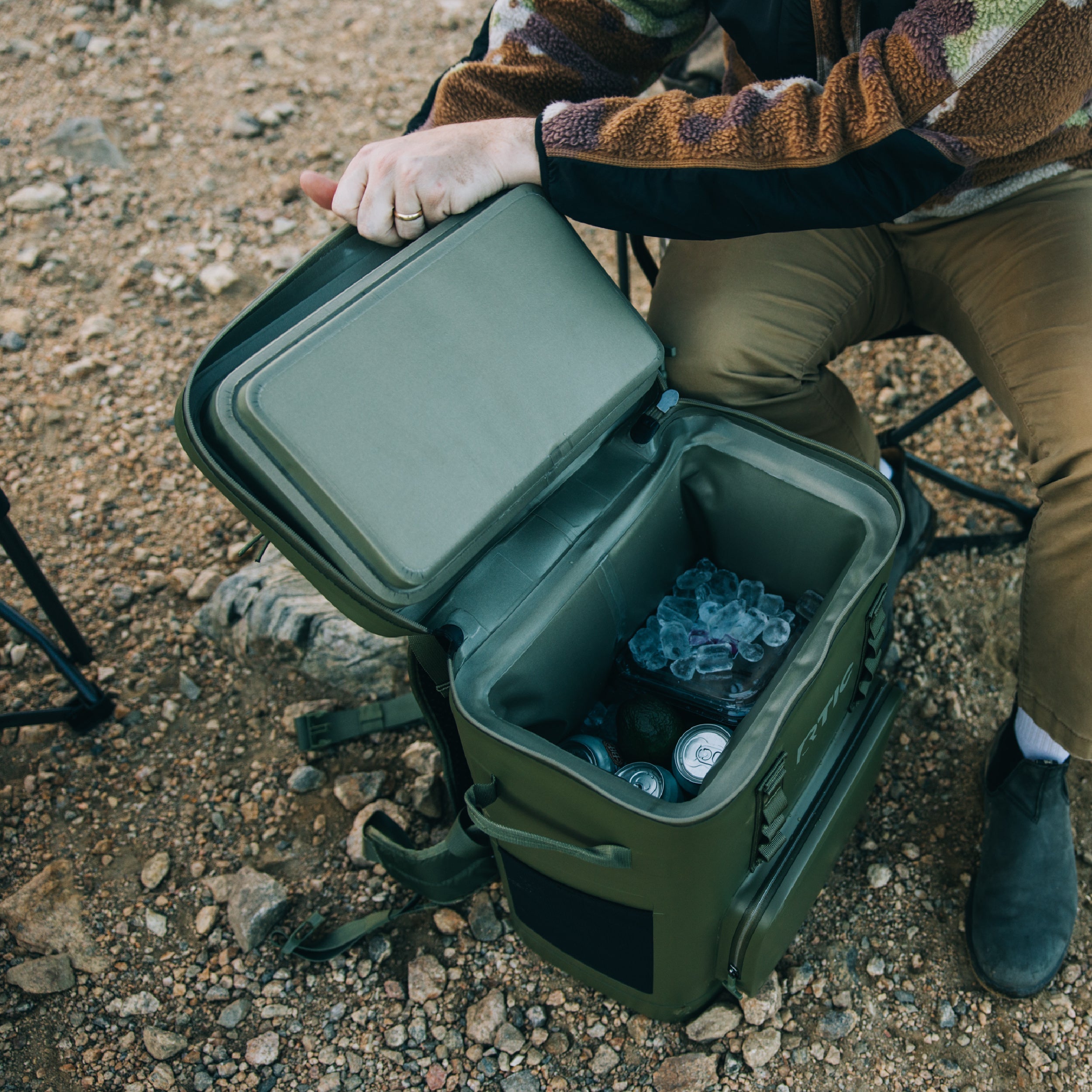 Ultra-Tough Backpack Cooler (F7OW)