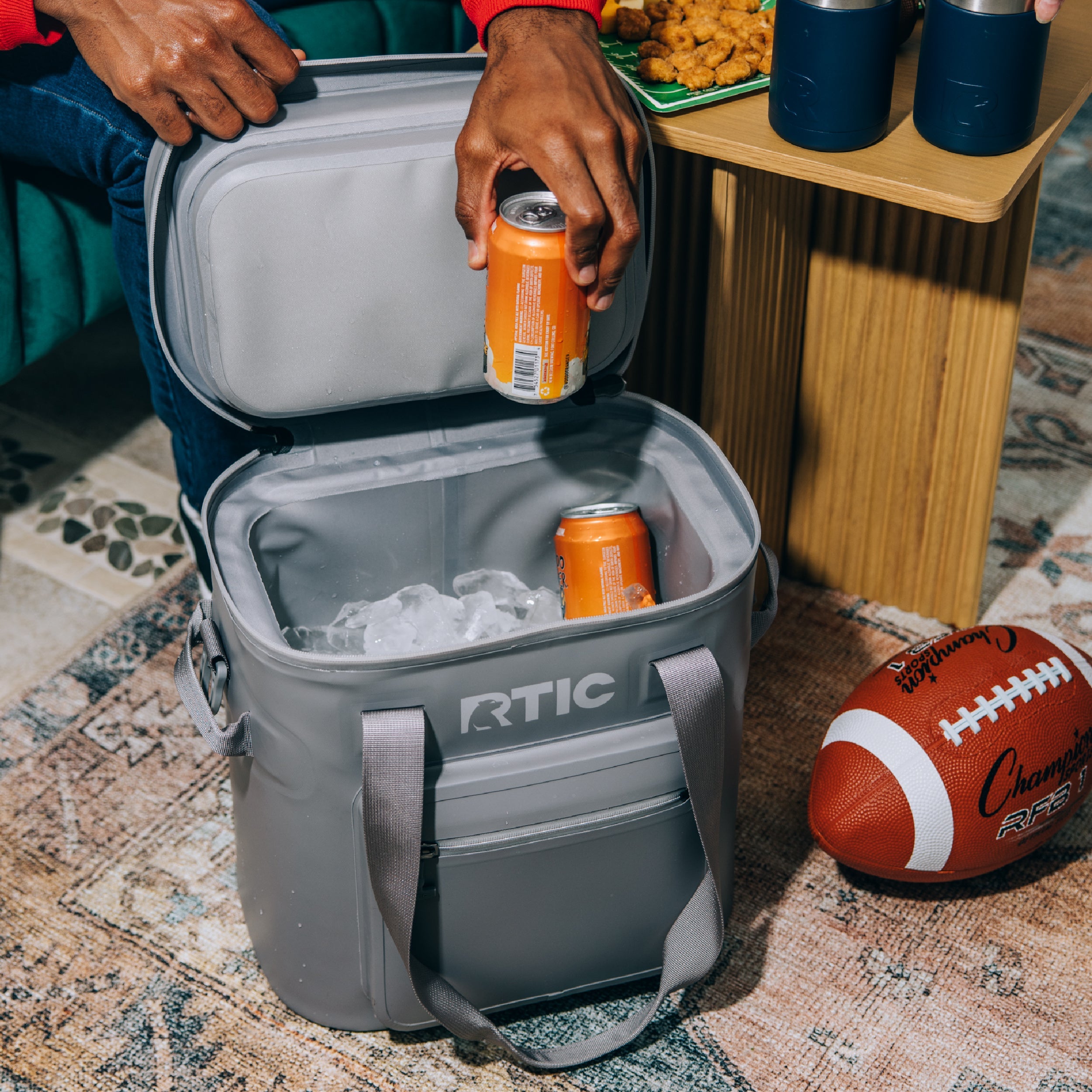 Ultra-Tough Soft Cooler Pro (0SIN)