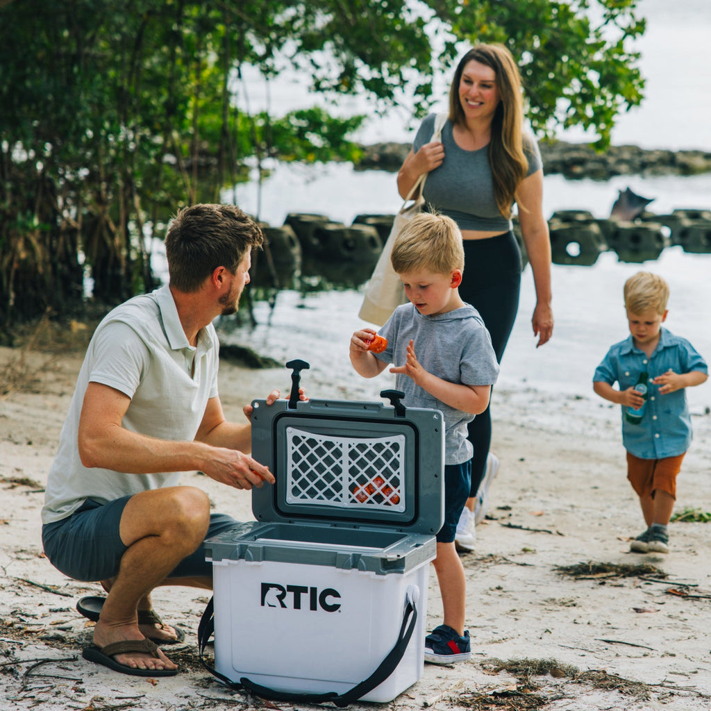 22 QT Ultra-Light Cooler (7645)