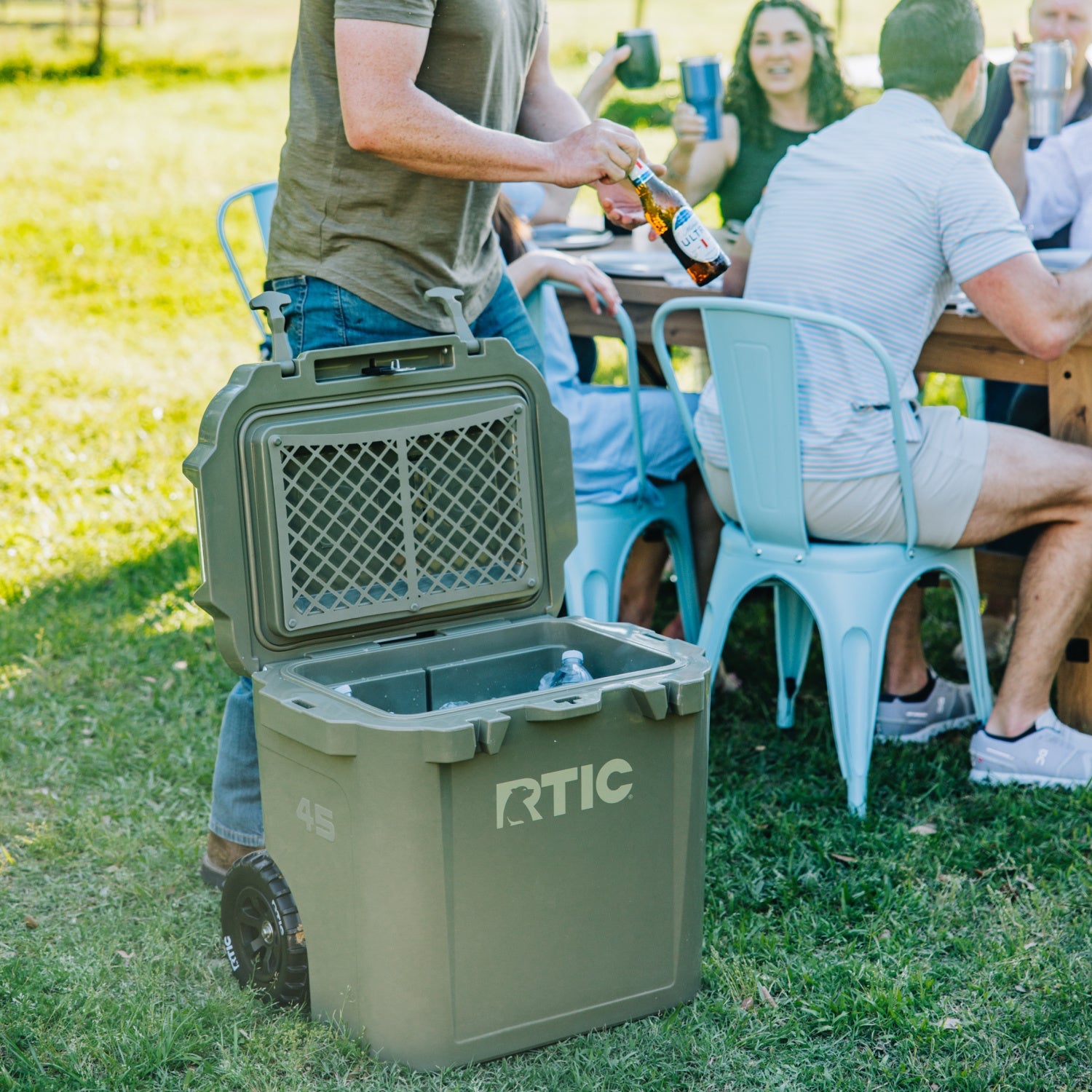 45 QT Ultra-Tough Wheeled Cooler (IQDT)
