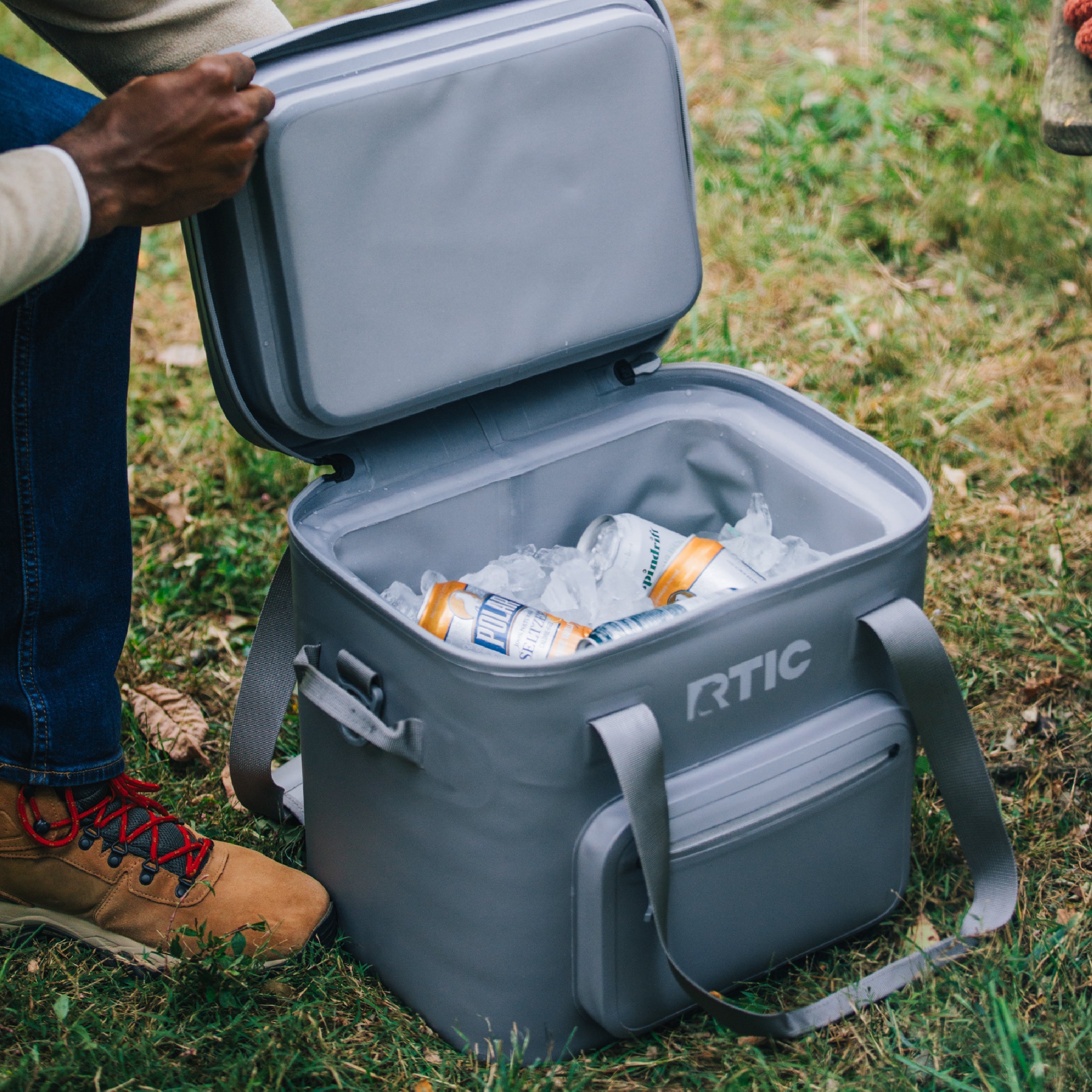 Ultra-Tough Soft Cooler Pro (HH3Y)