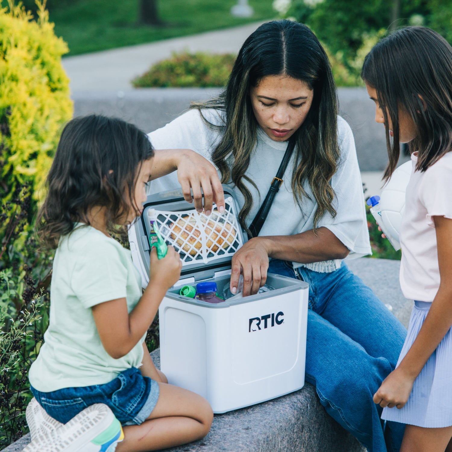 8 QT Road Trip Personal Cooler (54O5)